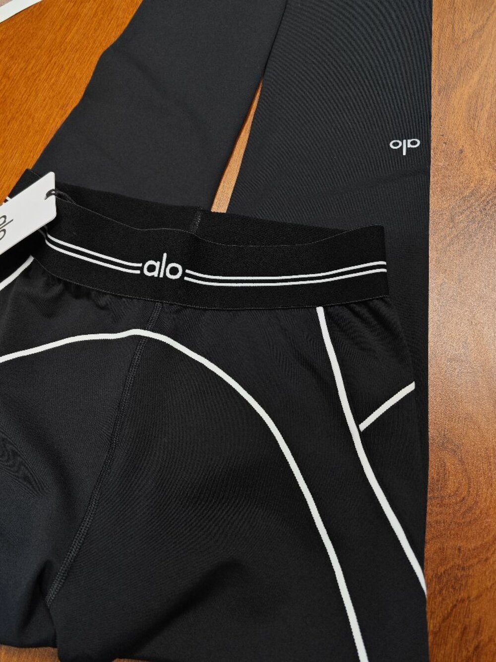 NWT Alo Yoga Airbrush High-Waist Heart Throb Legging  🚀🖤 Black/White - Picture 5 of 8